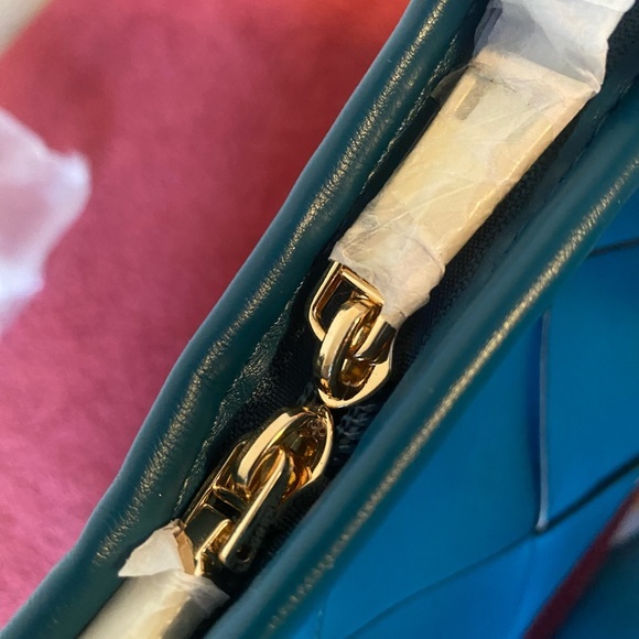 NWT‎ Isabelle PETA approved vegan faux leather purse. - Picture 7 of 7